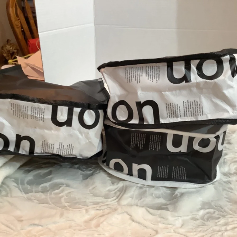 EUC‎ LuLulemon bags , black white